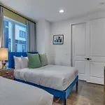 Rooftop Hot Tub & Game - 3 Miles To Downtown Holiday home *