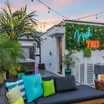 Holiday home Rooftop Hot Tub & Game - 3 Miles To Downtown *