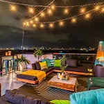 Rooftop Hot Tub & Game - 3 Miles To Downtown *