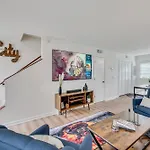 East Nash 12 Mins To Broadway Sleeps 6 *