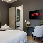 Holiday home Modern Luxury Hot Tub Mini Golf Elevator Views