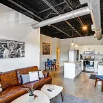 Modern Condo: 5 Mi To Downtown! Nashville