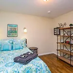 3 Bedroom Only 3 Miles From Downtown
