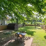 Holiday home 3 Bedroom Only 3 Miles From Downtown