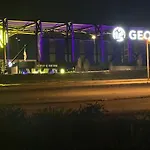 2 5 Miles To Dwntn Rec Room Geodis Right Behind