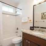 July Discount! Close To Downtown, Yard *