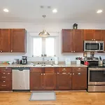 July Discount! Close To Downtown, Yard