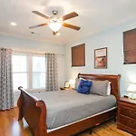 July Discount! Close To Downtown, Yard Holiday home *