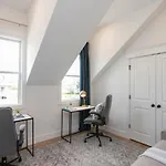 Custom Office Game & Fire Pit Holiday home *