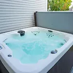 Holiday home Custom Office Game & Fire Pit