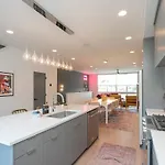 Holiday home Fabulous Location Walk To Food & Bars Roof Deck