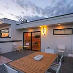 Fabulous Location Walk To Food & Bars Roof Deck Holiday home