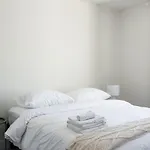 1 King 1 Queen 2 Double Garage Washer & Dryer