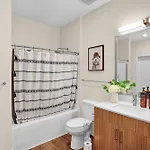 Apartment Chateau De Capri W Pool Gym Free Parking *