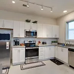 Apartment Chic Condo, 2mi To Downtown, Sleeps 8, By Geodis Nashville
