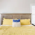 Southern Charm Downtown, Walk To Farmers Market & Holiday home