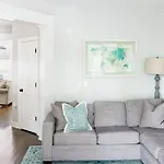 Southern Charm Downtown, Walk To Farmers Market & Holiday home