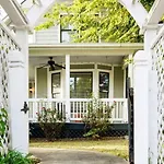 Southern Charm Downtown, Walk To Farmers Market & Holiday home