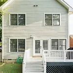 Holiday home Southern Charm Downtown, Walk To Farmers Market & *