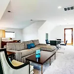 Holiday home Rooftop, Walk To Restaurants, Printers Alley, Downtown *