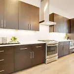 Rooftop, Walk To Restaurants, Printers Alley, Downtown Holiday home *