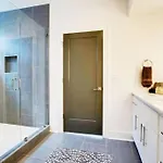 Rooftop, Walk To Restaurants, Printers Alley, Downtown Holiday home Nashville