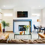 Rooftop, Walk To Restaurants, Printers Alley, Downtown Holiday home Nashville