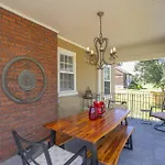 Golf Views, Porch Vibes, 3mi To Broadway! Holiday home *