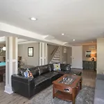 Golf Views, Porch Vibes, 3mi To Broadway! * Nashville
