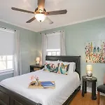 Golf Views, Porch Vibes, 3mi To Broadway! Holiday home *
