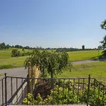 Golf Views, Porch Vibes, 3mi To Broadway! Holiday home
