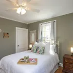 Golf Views, Porch Vibes, 3mi To Broadway! Holiday home Nashville
