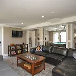 Golf Views, Porch Vibes, 3mi To Broadway! Nashville