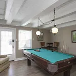 Golf Views, Porch Vibes, 3mi To Broadway! Holiday home
