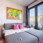Apartment Downtown Midtown Vanderbilt, Honky Tonk Party Pad 2, Parking Gym Pool Nashville