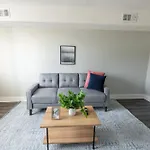 Brentwood N9 I Cozy & Comfy I 2bd I Free Parking Apartment