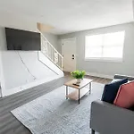 Apartment Brentwood N9 I Cozy & Comfy I 2bd I Free Parking