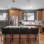 Unwind In Opulence 4br 4ba Near Broadway Holiday home