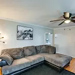 Modern Vacation ~ 3 Mi To Downtown! Holiday home *