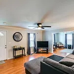 Modern Vacation ~ 3 Mi To Downtown! Holiday home Nashville