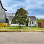 Modern Vacation ~ 3 Mi To Downtown!