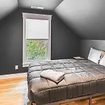12 South Neighborhood: Home W/ Modern Flair! Holiday home Nashville