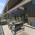 Luxury Penthouse With 2 Floors Pool Patio Gym Walk To Broadway *