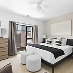 Luxury Penthouse With 2 Floors Pool Patio Gym Walk To Broadway Apartment Nashville