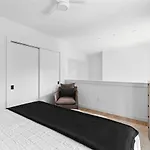 Luxury Penthouse With 2 Floors Pool Patio Gym Walk To Broadway Apartment *