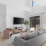 Luxury Penthouse With 2 Floors Pool Patio Gym Walk To Broadway Apartment