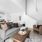 Apartment Luxury Penthouse With 2 Floors Pool Patio Gym Walk To Broadway *