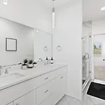 Walk To 12 South And Belmont With Garage Firepit And Patio Holiday home *