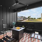 Walk To 12 South And Belmont With Garage Firepit And Patio *
