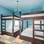 Holiday home Luxury House - Heated Pool - In The Gulch - Walk Anywhere *